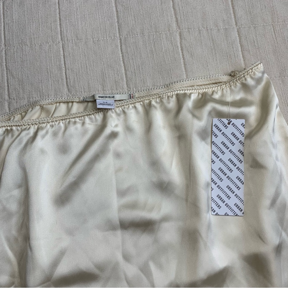 Urban Outfitters Kimchi Blue Cream Midi Skirt Size Medium - Picture 4 of 9